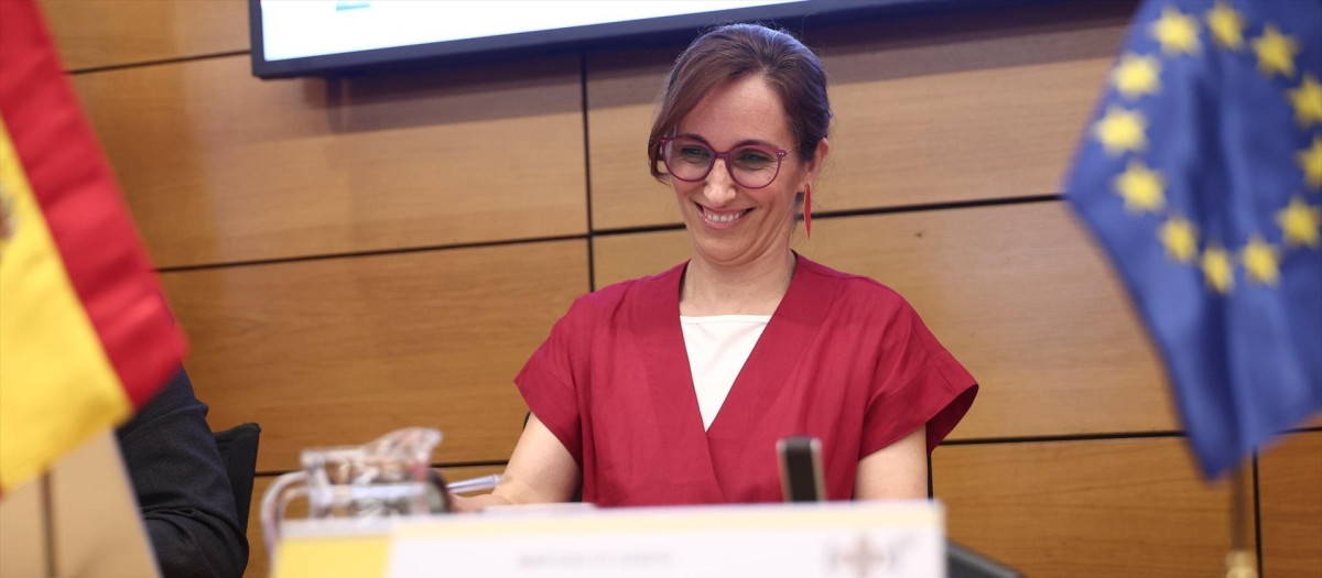 La ministra de Sanidad, Mónica García, durante la reunión extraordinaria del pleno del Consejo Interterritorial del Sistema Nacional de Salud (CISNS), en el Ministerio de Sanidad, a 10 de junio de 2026, en Madrid (España). El Estatuto Marco protagoniza la reunión en la que el Ministerio de Sanidad ha convocado a los consejeros autonómicos para poner sobre la mesa las competencias que corresponden a cada Administración en materia de condiciones laborales de los trabajadores de los sistemas sanitarios.

Eduardo Parra / Europa Press
10/6/2026