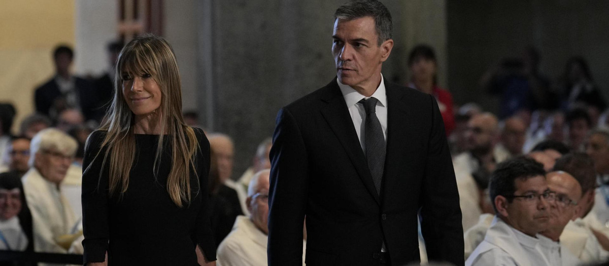 Begoña Gómez y Pedro Sánchez, a su llegada a la Sagrada Familia