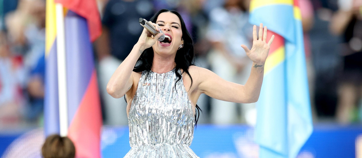 Katy Perry en la ceremonia de apertura