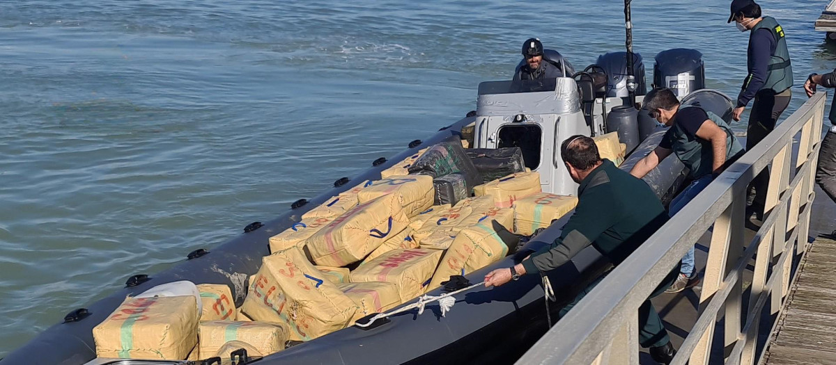 Lancha cargada de droga intervenida por la Guardia Civil