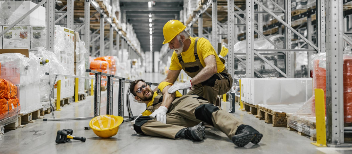 Un hombre sufre un accidente laboral