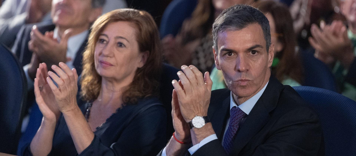 La presidenta del Congreso de los Diputados, Francina Armengol, y el presidente del Gobierno, Pedro Sánchez