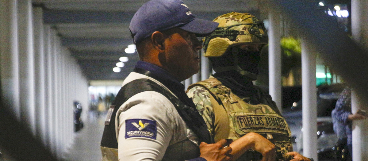 Militares en el aeropuerto de Guayaquil