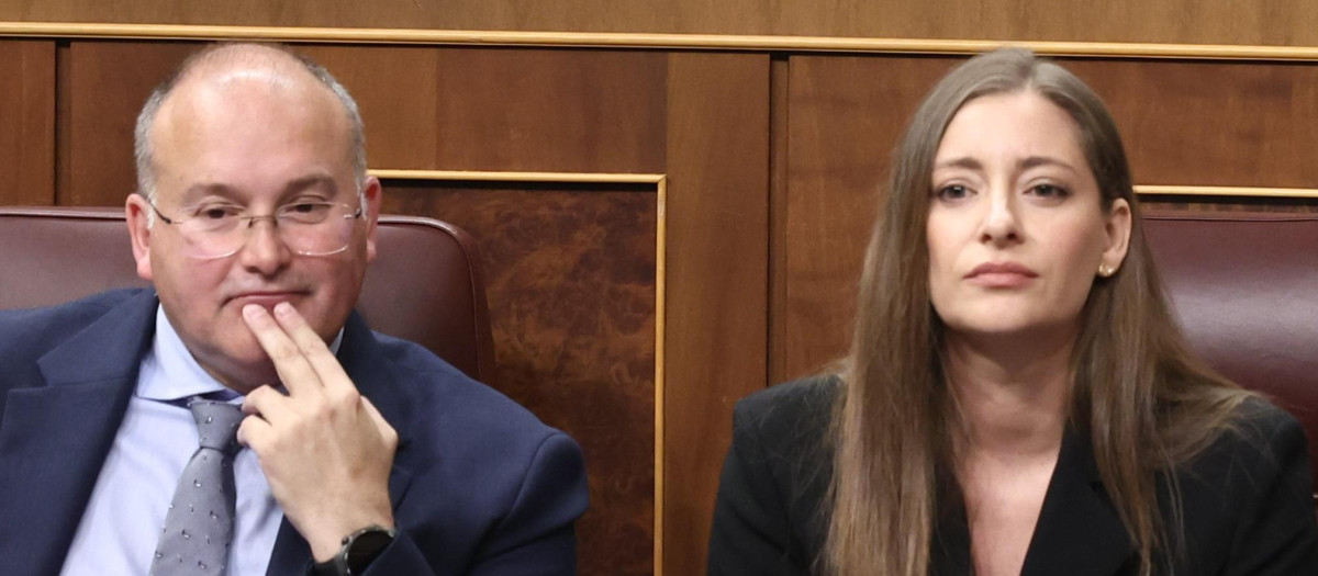 El secretario general del PP, Miguel Tellado, la portavoz del PP en el Congreso, Ester Muñoz
