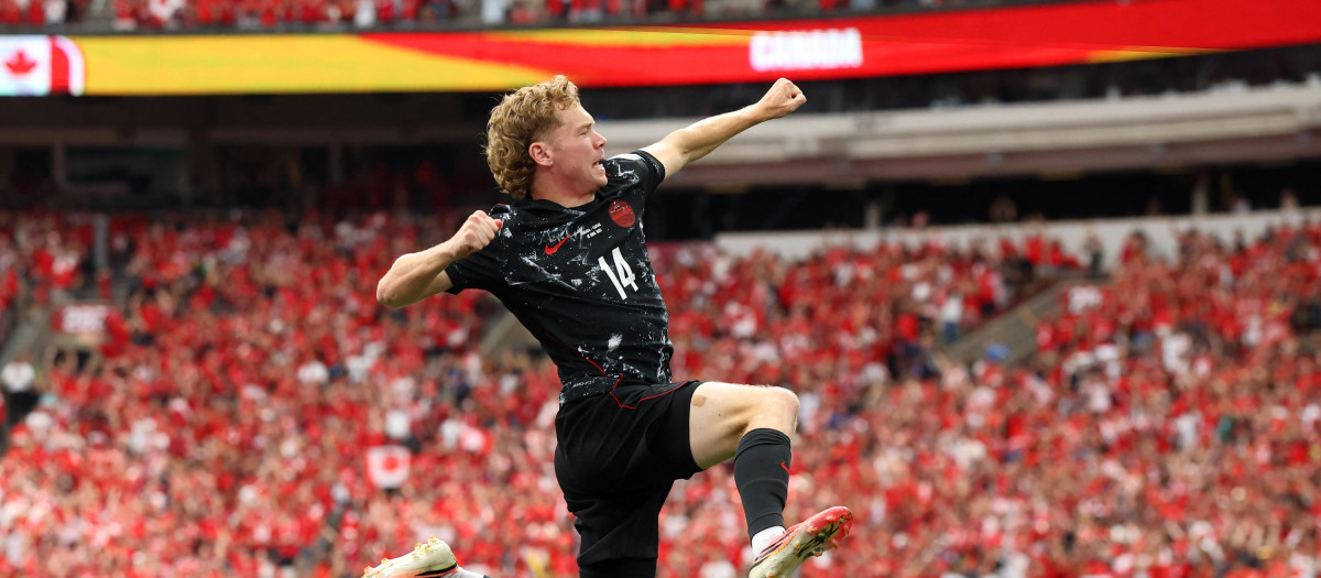 VANCOUVER, BRITISH COLUMBIA - JUNE 18: Jacob Shaffelburg #14 of Canada celebrates the team's fifth goal scored own goal by Mohamed Manai #26 of Qatar during the FIFA World Cup 2026 Group B match between Canada and Qatar at BC Place Vancouver on June 18, 2026 in Vancouver, British Columbia.   Alex Grimm/Getty Images/AFP (Photo by ALEX GRIMM / GETTY IMAGES NORTH AMERICA / Getty Images via AFP)