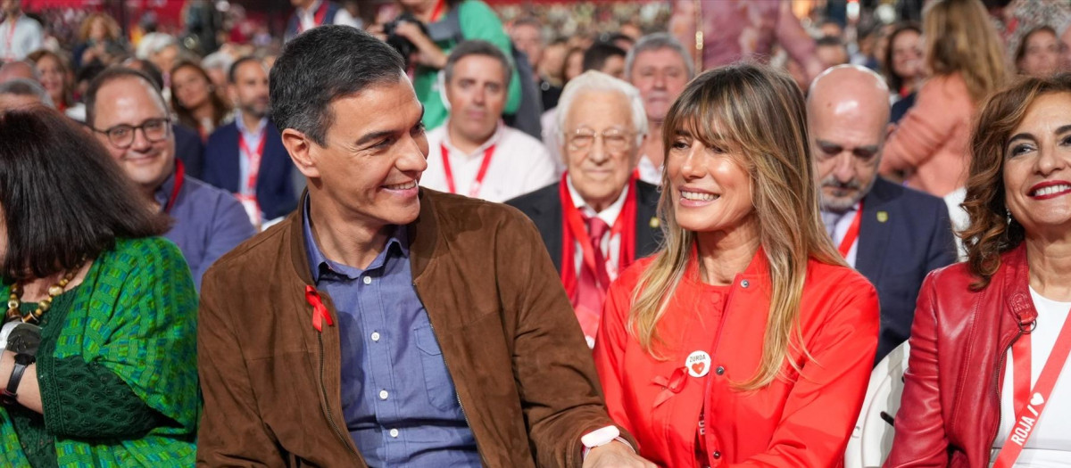 El presidente del Gobierno, Pedro Sánchez, y su esposa Begoña Gómez