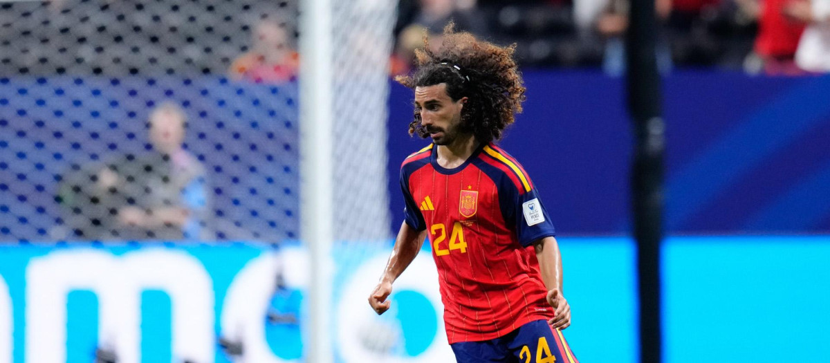 Cucurella durante el partido con la selección española contra Cabo Verde en el Mundial