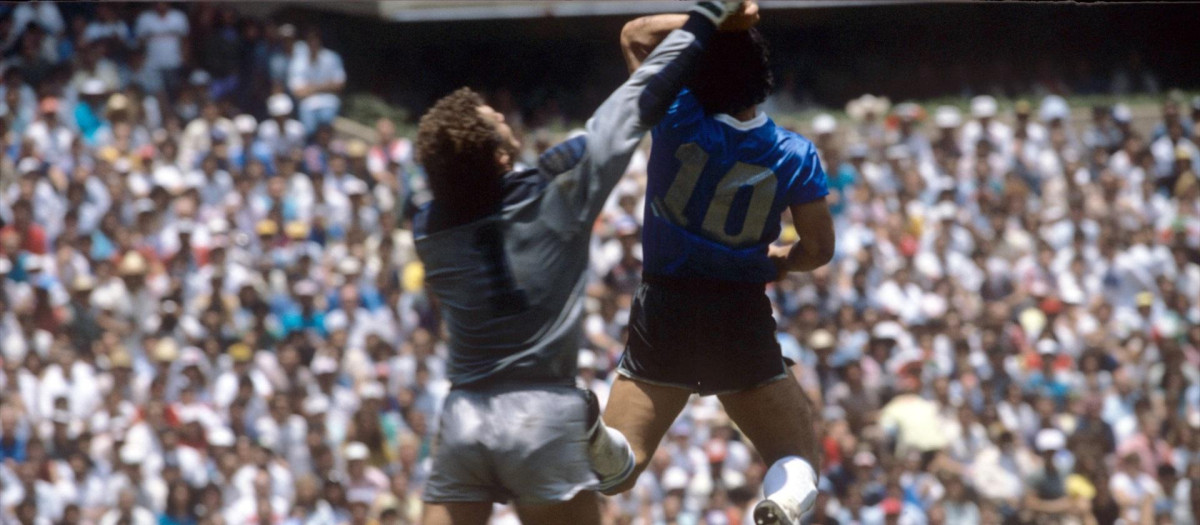 Gol de Maradona con la mano