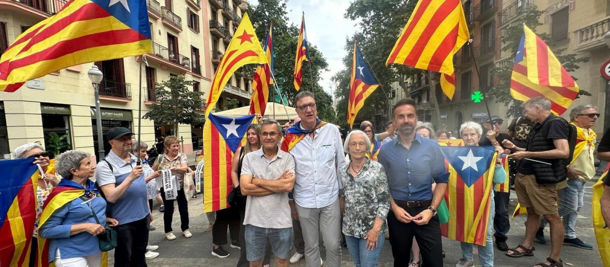 Activistas independentistas con banderas esteladas, en una imagen de archivo