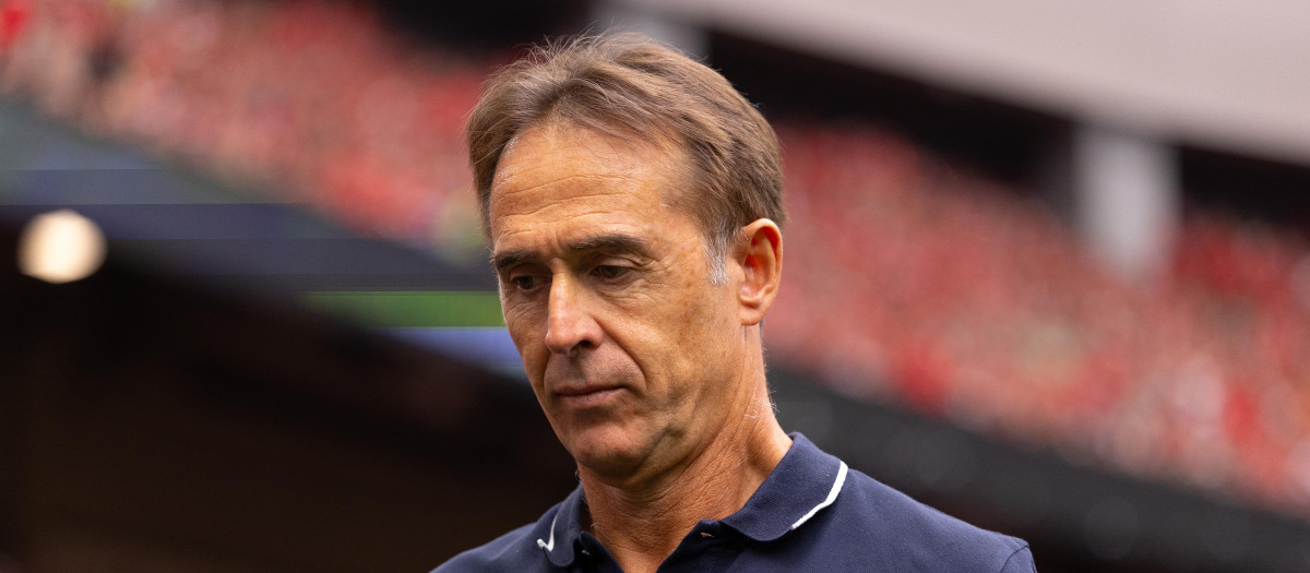 VANCOUVER, BRITISH COLUMBIA - JUNE 18: Julen Lopetegui, coach of Qatar looks on prior to the FIFA World Cup 2026 Group B match between Canada and Qatar at BC Place Vancouver on June 18, 2026 in Vancouver, British Columbia.   Fran Santiago/Getty Images/AFP (Photo by Fran Santiago / GETTY IMAGES NORTH AMERICA / Getty Images via AFP)