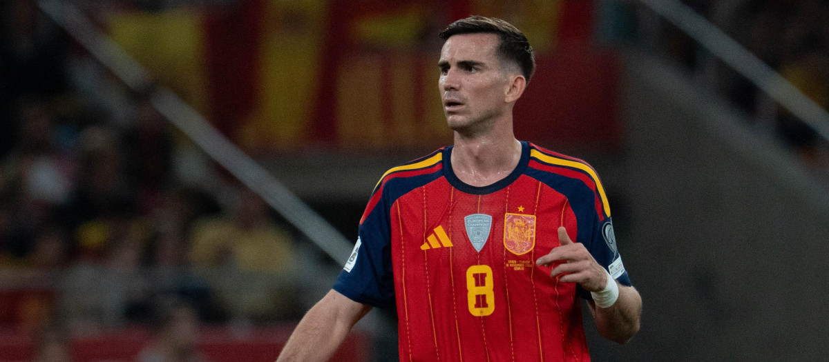 Fabián Ruiz durante un partido con la selección española