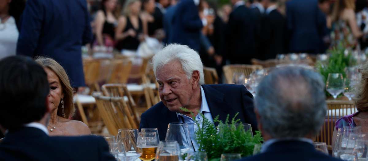 Felipe González y su mujer, en los premios Beef