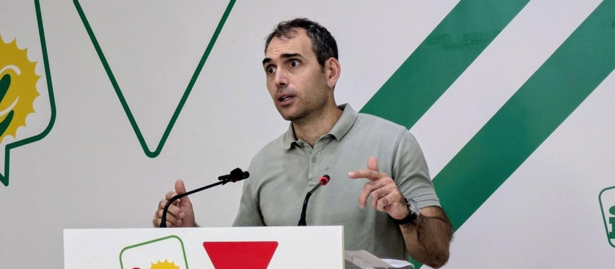 El coordinador general de IU en Andalucía, Toni Valero, en una rueda de prensa
