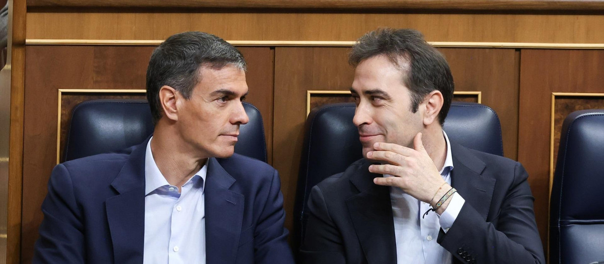 El presidente del Gobierno, Pedro Sánchez, y el vicepresidente primero y ministro de Economía, Comercio y Empresa, Carlos Cuerpo (d), durante una sesión de control al Gobierno, en el Congreso de los Diputados, a 17 de junio de 2026, en Madrid (España). El Gobierno se enfrenta hoy a una sesión de control que coincide con la comparecencia del expresidente Zapatero ante el juez de la AN por el rescate de Plus Ultra. La oposición examina durante el pleno a Marlaska en medio de las informaciones que se van conociendo cada día sobre las agendas de la exmilitante socialista Leire Díez, con la resaca de la muerte de dos guardias civiles antidroga en la costa de Huelva y la reciente patada que un antidisturbios propinó a una profesora que se manifestaba en Valencia.

Marta Fernández / Europa Press
17/6/2026