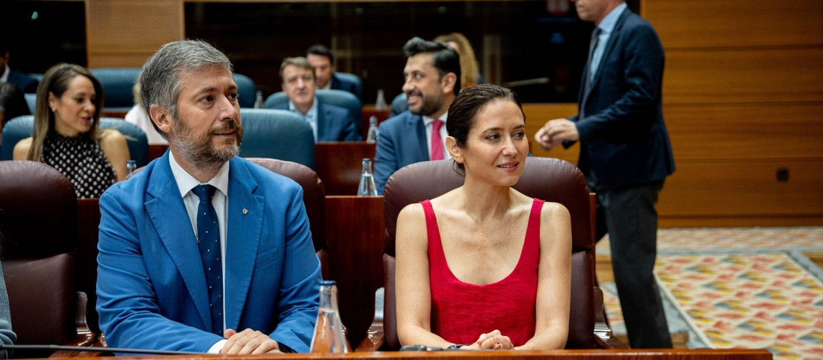 Isabel Díaz Ayuso y Miguel Ángel García Martín, durante un pleno extraordinario, en la Asamblea de Madrid, a 2 de julio de 2026,