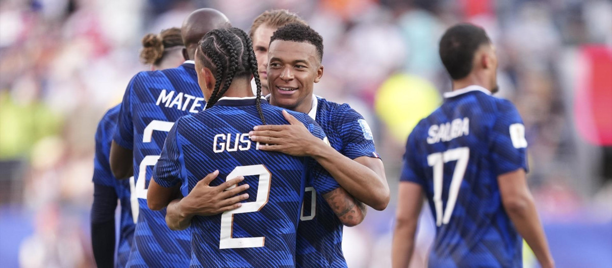 (Foto de ARCHIVO)
Kylian Mbappe of France celebrates the victory with Malo Gusto of France during the FIFA World Cup 2026 Round Of 32 match between France and Sweden at New York New Jersey Stadium on June 30, 2026 in East Rutherford, New Jersey.

Jose Breton / AFP7 / Europa Press
30/6/2026 ONLY FOR USE IN SPAIN