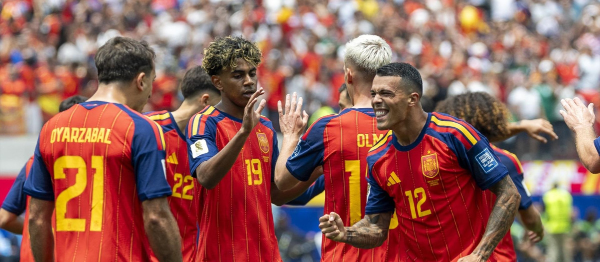(Foto de ARCHIVO)
July 2, 2026, Los Angeles, California, USA: Spain's Pedro Porro (12) celebrates after Mikel Oyarzabal (21) scoring against Austria during the FIFA World Cup Round of 32 soccer match at SoFi Stadium in Inglewood, Calif., Thursday, July 2, 2026.

Europa Press/Contacto/Ringo Chiu
02/7/2026