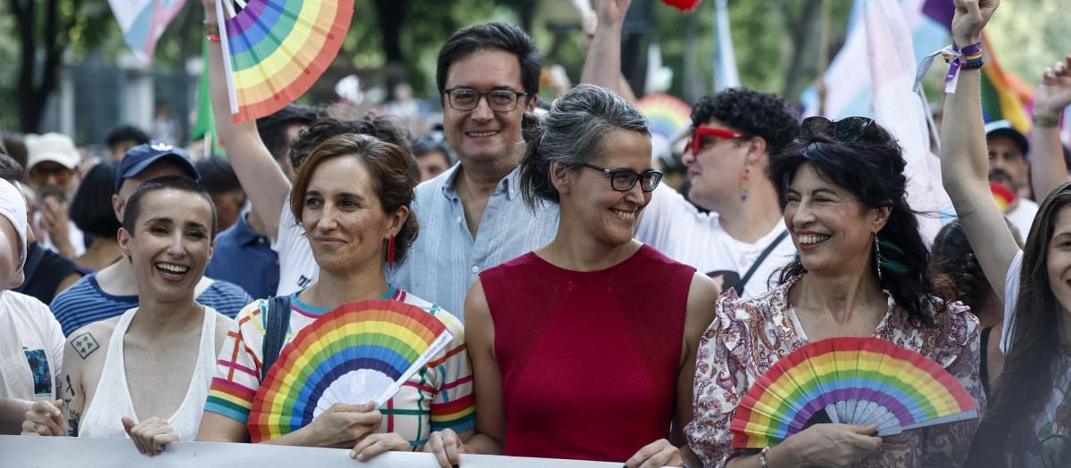 La ministra de Igualdad, Ana Redondo, la ministra de Sanidad Mónica García, y el ministro para la Transformación Digital y de la Función Pública, Óscar López , durante la manifestación del Orgullo 2026