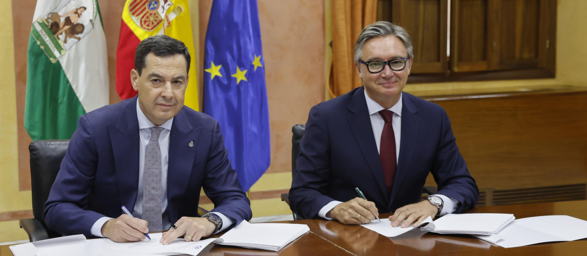 En las fotos del acto de la firma del pacto entre PP y Vox, aparecía un Manuel Gavira con un semblante mucho más satisfecho que el de Moreno