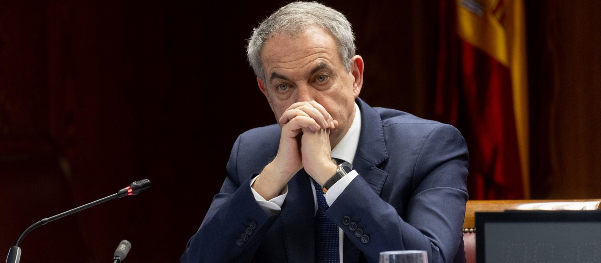 El expresidente del Gobierno José Luis Rodríguez Zapatero comparece ante la Comisión de Investigación sobre el ‘caso Koldo’, en el Senado, a 2 de marzo de 2026, en Madrid (España). Zapatero ha sido citado por el Partido Popular para dar explicaciones sobre el rescate financiero público a la aerolínea Plus Ultra, por ello el PP ha pedido las declaraciones de IRPF desde que el socialista fue presidente, su declaración de bienes y propiedades, tanto en España como en el extranjero, y copia de las comunicaciones con las autoridades venezolanas por el rescate de la compañía Plus Ultra.

Eduardo Parra / Europa Press
02/3/2026