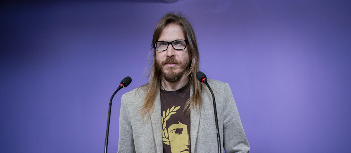El secretario de Organización y portavoz de Podemos, Pablo Fernández