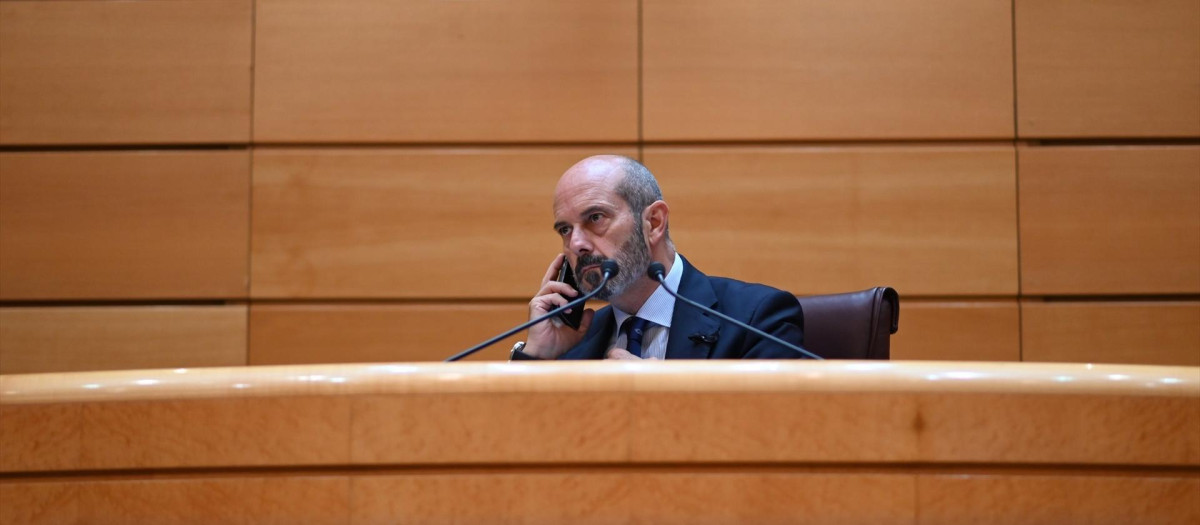 El presidente del Senado, Pedro Rollán, durante una sesión extraordinaria, en el Senado, a 9 de julio de 2026
