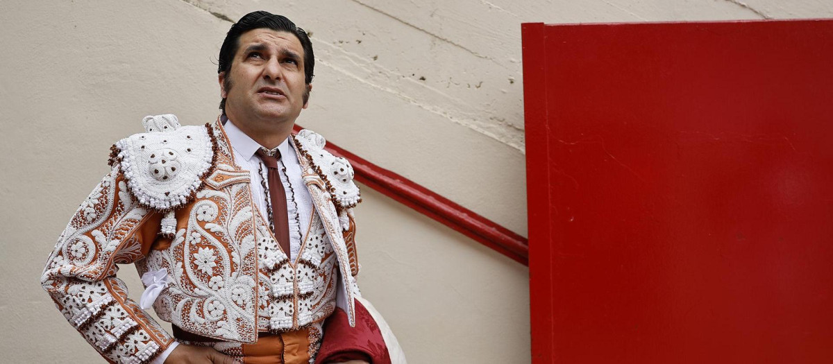 Morante de la Puebla, en el callejón de la plaza de toros de Pamplona
