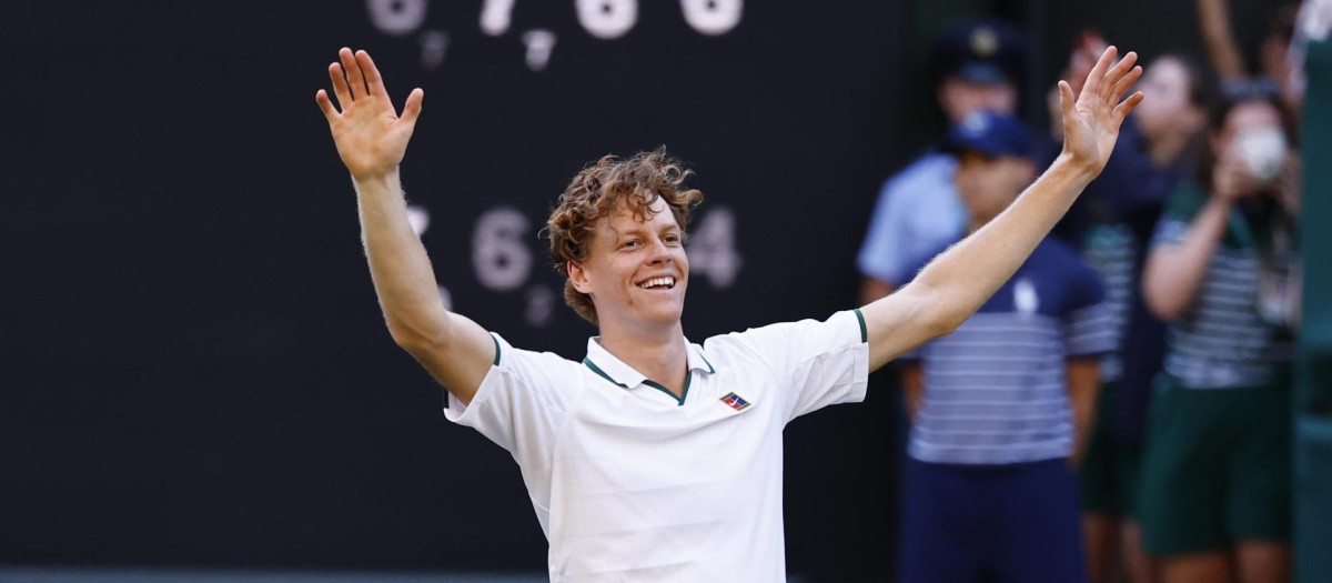 Jannik Sinner celebrando su nuevo título de Wimbledon
