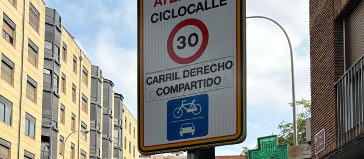 Carril ciclocalle en la Plaza de Colón