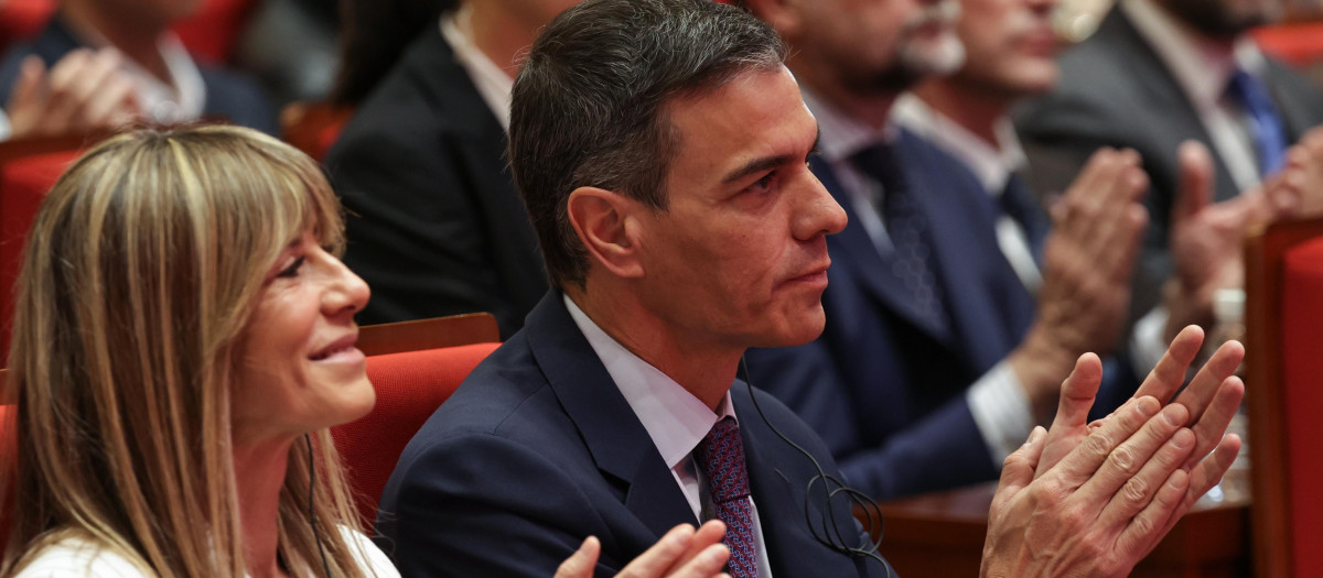 Begoña Gómez junto a Pedro Sánchez durante su viaje a China en abril de 2026