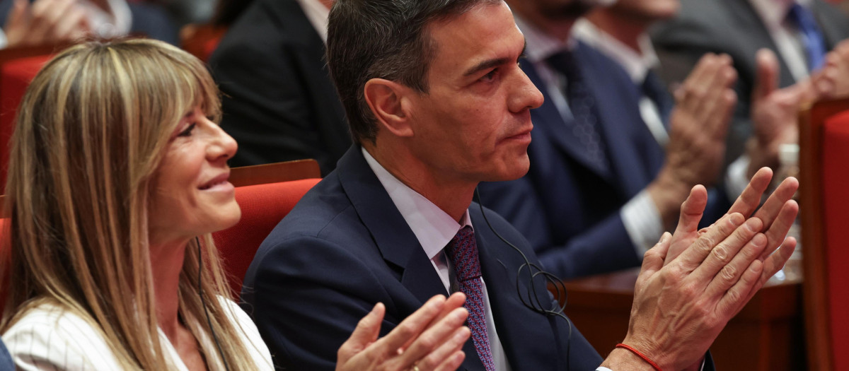 Begoña Gómez junto a Pedro Sánchez durante su viaje a China en abril de 2026