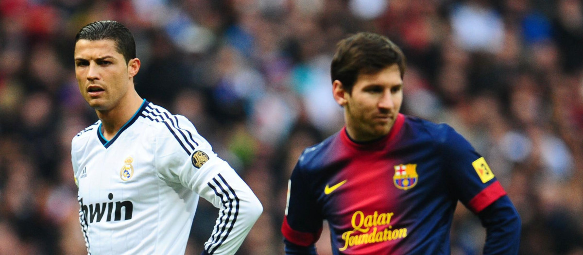 Cristiano Ronaldo y Lionel Messi durante un Clásico en 2013