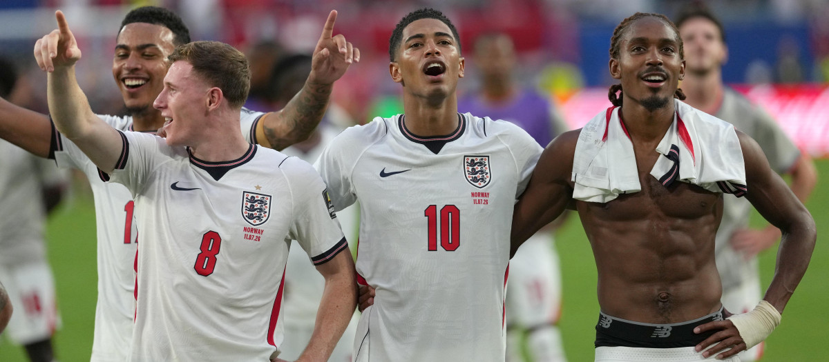 Los jugadores de Inglaterra celebrando ante su afición el pase a semifinales tras vencer a Noruega