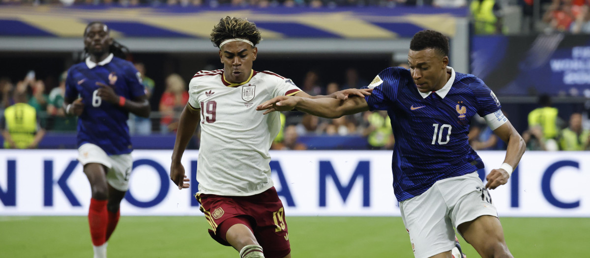 Lamine Yamal y Mbappé en el partido de semifinales del Mundial frente a Francia