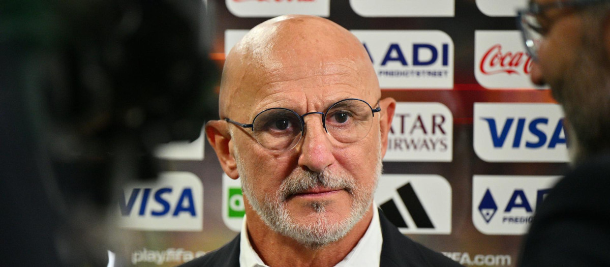 DALLAS (United States), 14/07/2026.- Spain's head coach Luis de la Fuente is interviewed after winning the FIFA World Cup 2026 semifinals match France against Spain, in Dallas, USA, 14 July 2026. (Francia, España) EFE/EPA/SAM WASSON