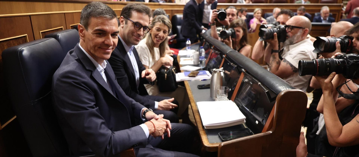 Pedro Sánchez junto al resto de sus ministros en el Congreso de los Diputados