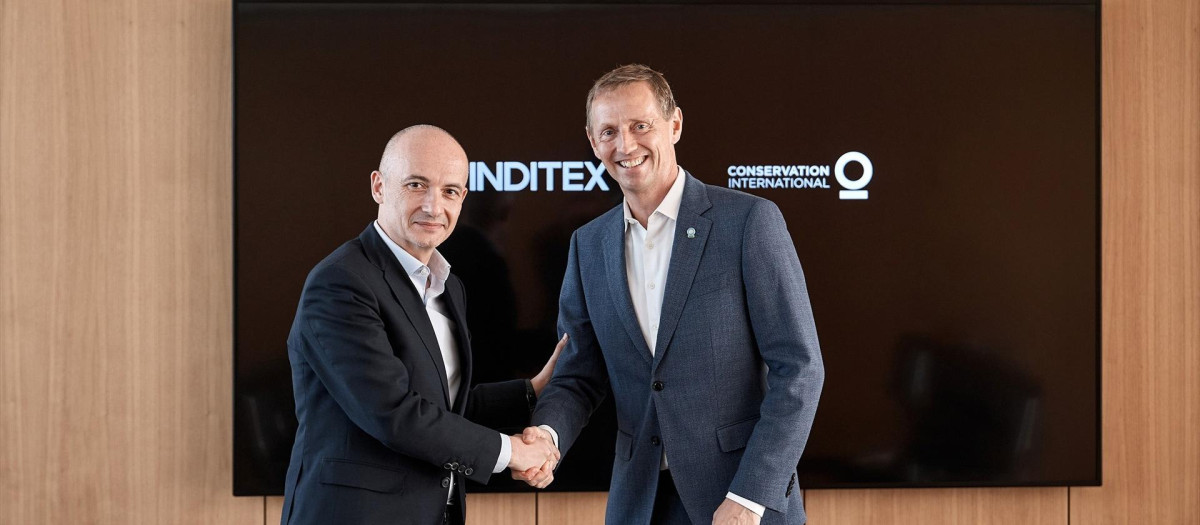 El CEO de Inditex, Óscar García Maceiras, y el  director ejecutivo de Conservación Internacional, Sebastian Troëng