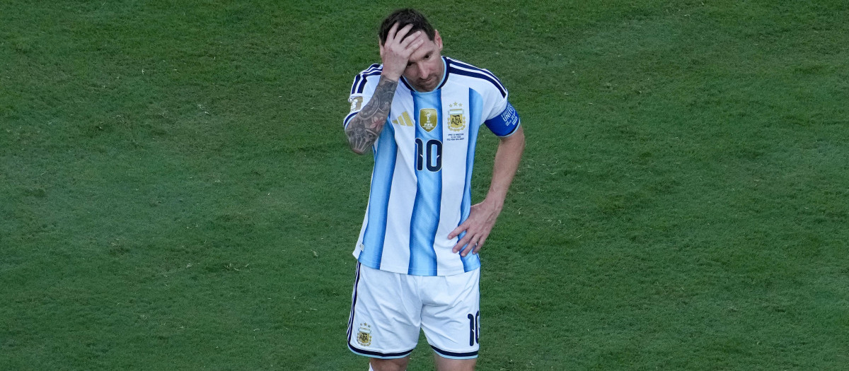 Leo Messi lamenta la derrota de Argentina en la final del Mundial