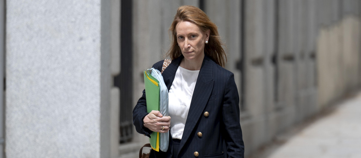 La abogada de Koldo García, Leticia de la Hoz, a su llegada al Tribunal Supremo, a 21 de abril de 2026