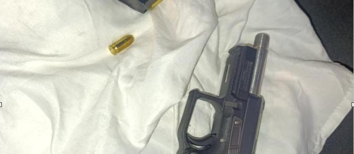 Pistola sin numerar y cargada oculta en un coche en el distrito de Retiro (Madrid)