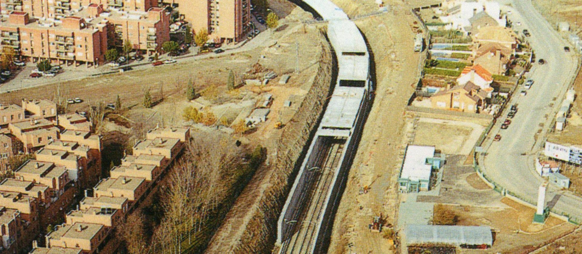 Vista aérea de las obras de soterramiento de la Línea 9 a su paso por Rivas