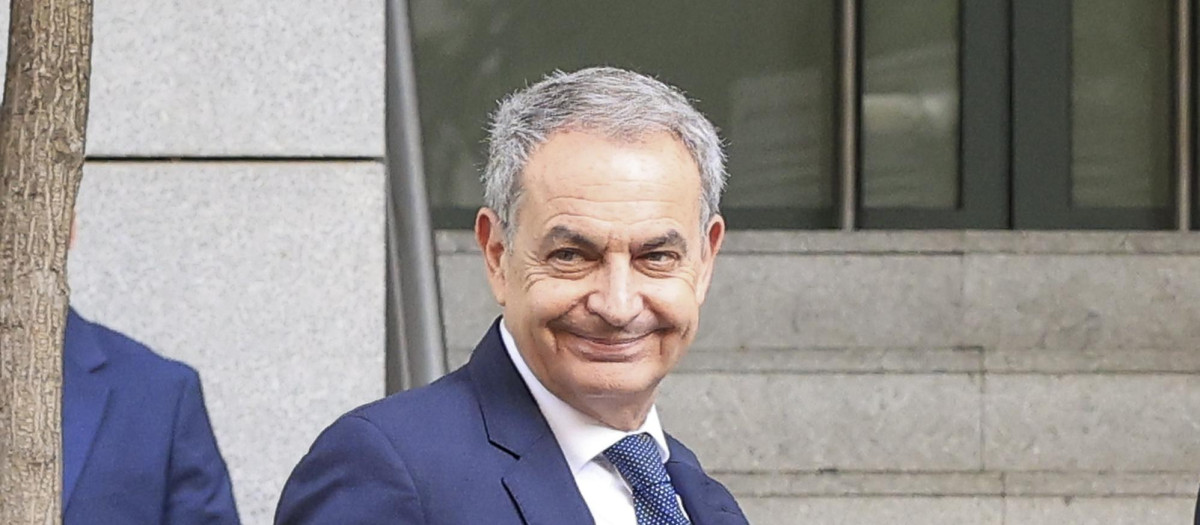 Zapatero a su llegada a los juzgados el pasado junio