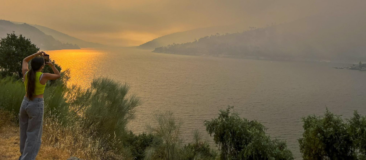 Incendio en Burgohondo, Navaluenga y El Tiemblo. En la foto embalse de El Burguillos, en la localidad de El Barraco