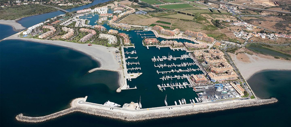 Vista aérea del puerto deportivo de Sotogrande