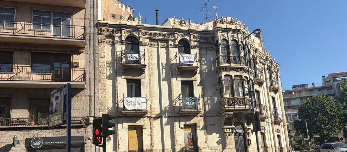 Edificio neoclásico de la Gran Vía salmantina, que acogerá apartamentos turísticos