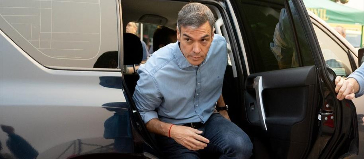 El presidente del Gobierno, Pedro Sánchez, visita el Puesto de Mando Avanzado de la zona afectada por los incendios forestales de la sierra oeste