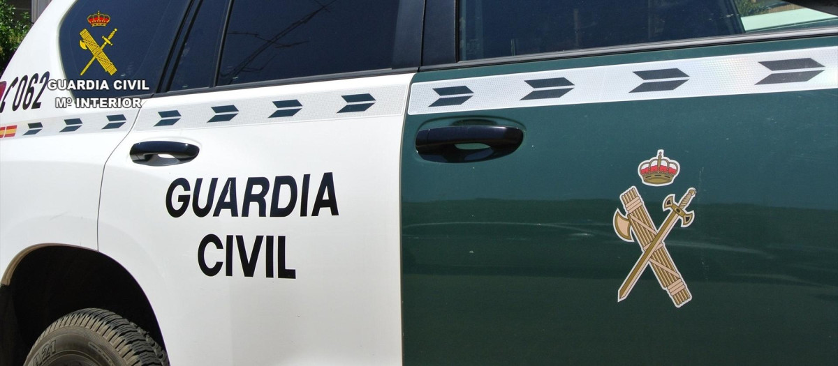 (Foto de ARCHIVO)
Coche de la Guardia Civil.

REMITIDA / HANDOUT por GUARDIA CIVIL
Fotografía remitida a medios de comunicación exclusivamente para ilustrar la noticia a la que hace referencia la imagen, y citando la procedencia de la imagen en la firma
03/11/2021