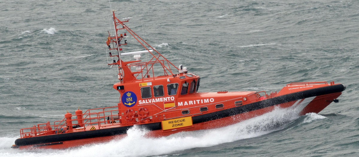 Lancha de rescate Salvamar Betelgeuse, de Salvamento Marítimo.

REMITIDA / HANDOUT por SALVAMENTO MARÍTIMO
Fotografía remitida a medios de comunicación exclusivamente para ilustrar la noticia a la que hace referencia la imagen, y citando la procedencia de la imagen en la firma
26/7/2026