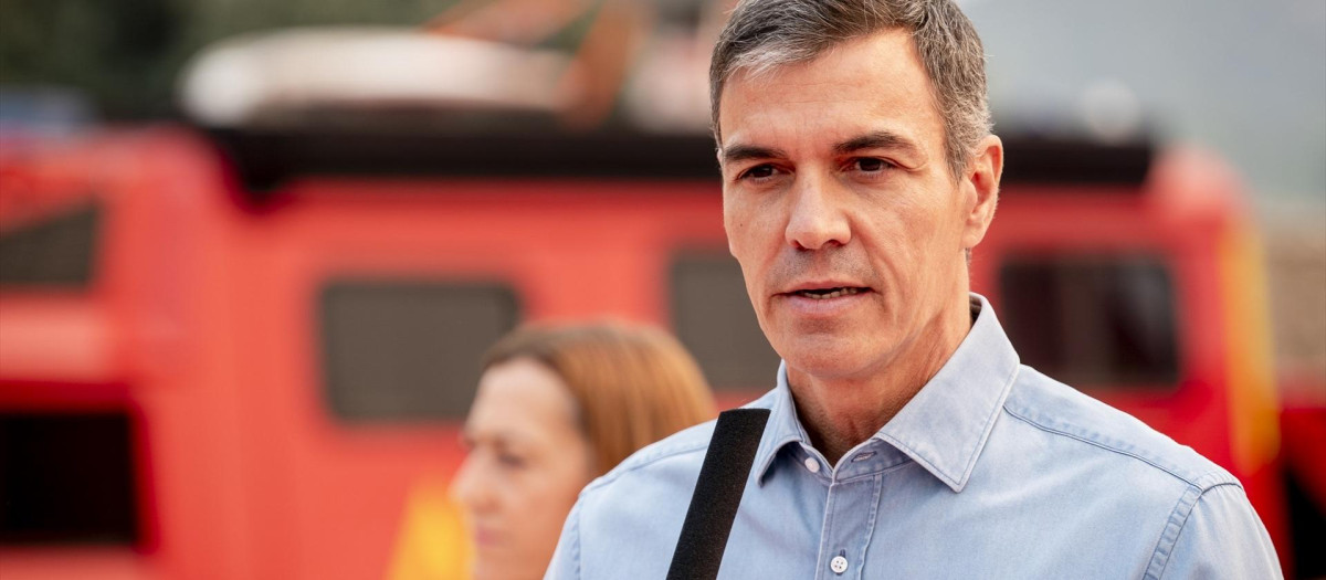 El presidente del Gobierno, Pedro Sánchez, en el Puesto de Mando Avanzado de Cenicientos, Madrid
