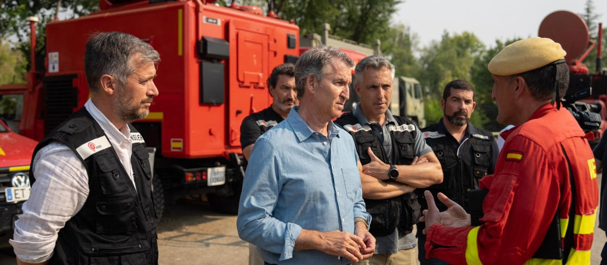 El presidente del PP, Alberto Núñez Feijóo, en la visita al puesto de mando de los incendios de la Comunidad de Madrid.

REMITIDA / HANDOUT por PP/DIEGO PUERTA
Fotografía remitida a medios de comunicación exclusivamente para ilustrar la noticia a la que hace referencia la imagen, y citando la procedencia de la imagen en la firma
26/7/2026